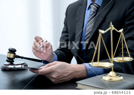 Picture of the male lawyer is providing service to consult business dispute Picture of the male lawyer is providing service to consult business dispute 68654113