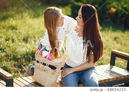 Mother with daughter playing in a summer paek 68654223