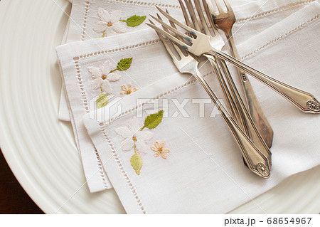 アイリッシュ リネン テーブルクロスとナプキン - テーブル用品
