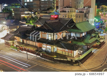 【愛媛県】 道後温泉本館の夜景 68654997