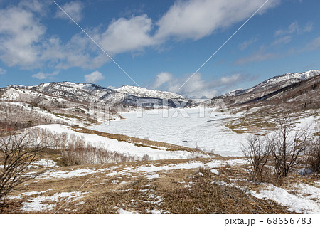 残雪の野反湖 残雪の野反湖 68656783