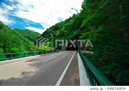 国道361号線　高根町　青氷の滝入り口と中之宿トンネル 68656804