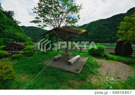 国道361号線　高根町　高根第一ダムと東屋のある公園 68656807