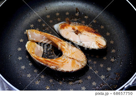 焼き魚（トラウトサーモン） 68657750