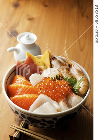 具沢山な海鮮丼 68658513