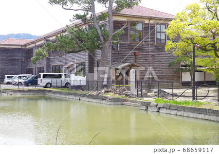 萩市の明倫学舎と水練池の景色 萩市の明倫学舎と水練池の景色 68659117