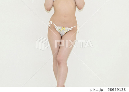 美しくセクシーな女性の脚の写真素材