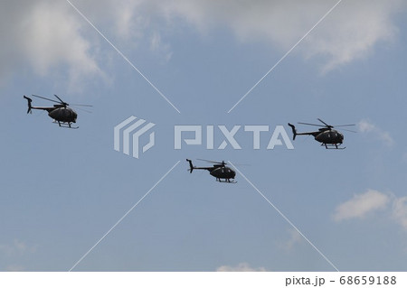 OH-6観測ヘリコプターの編隊飛行 OH-6観測ヘリコプターの編隊飛行 68659188