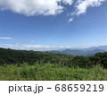 日光霧降高原の丘の上から街を見下ろす空と自然の景色 68659219