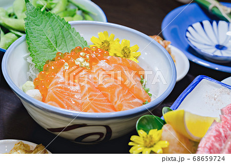 Salmon sashimi with salmon's egg (Ikura) in bowl. Salmon sashimi with salmon's egg (Ikura) in bowl. 68659724