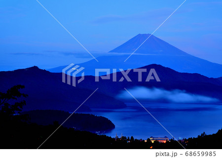 箱根大観山から富士山の夜明け 箱根大観山から富士山の夜明け 68659985