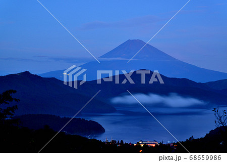 箱根大観山から富士山の夜明け 箱根大観山から富士山の夜明け 68659986
