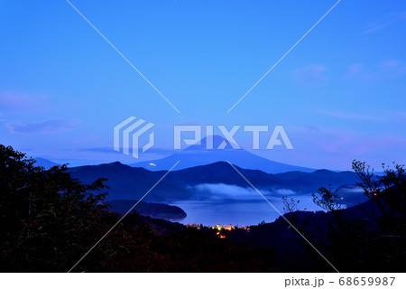 箱根大観山から富士山の夜明け 箱根大観山から富士山の夜明け 68659987