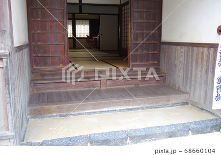 萩市の旧剣術道場の玄関の景色 萩市の旧剣術道場の玄関の景色 68660104