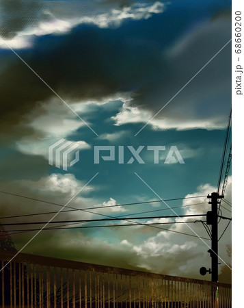 青い空と厚い夏の雲と差し込む太陽光 68660200