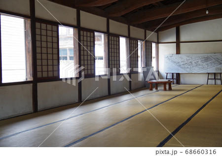 萩市旧剣術道場の内部の景色 68660316