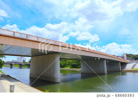 乙川にかかる桜城橋 68660365