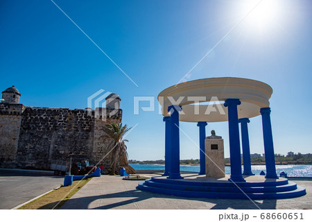 キューバ　ヘミングウェイ が長く住み愛したコヒマルの海岸 68660651