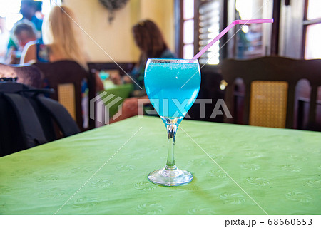 キューバ　ヘミングウェイ が愛したコヒマルにあるラ・テラサの店内 68660653