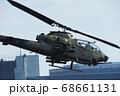 戦闘機動する攻撃ヘリ、コブラ 68661131