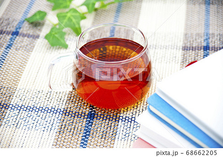 紅茶と本と観葉植物 紅茶と本と観葉植物 68662205