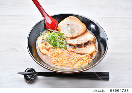 注）湯気はレタッチ合成です。味噌ラーメン、みそチャーシューメン、味噌らーめん。厚切りチャーシュー。 68664788