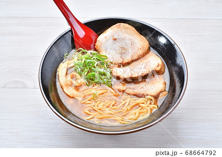 注）湯気はレタッチ合成です。味噌ラーメン、みそチャーシューメン、味噌らーめん。厚切りチャーシュー。 68664792