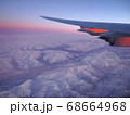 上空から望むシベリアの朝焼け 68664968