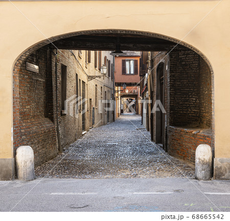 Volte Street in Ferrara. 68665542