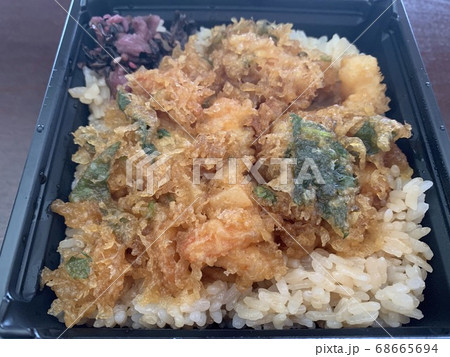 かき揚げ天ぷらお弁当 写真素材 かき揚げ天ぷらお弁当 写真素材 68665694