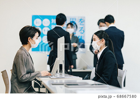 感染予防を講じた会社説明会の風景 感染予防を講じた会社説明会の風景 68667580
