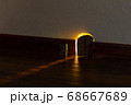 アニメのような壁にあいたネズミの巣穴 68667689