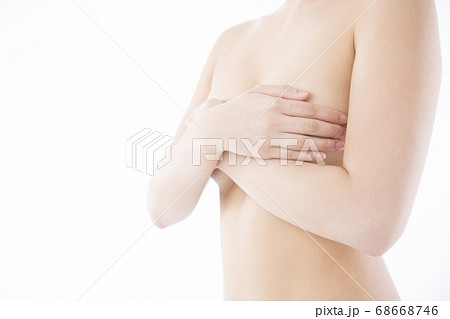女性のバスト 68668746