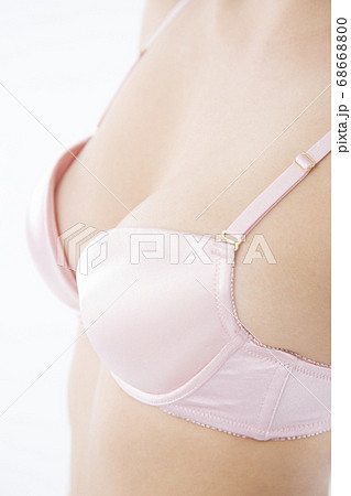 女性のバスト 68668800