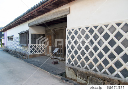 萩市武家屋敷の長屋門の景色 68671525