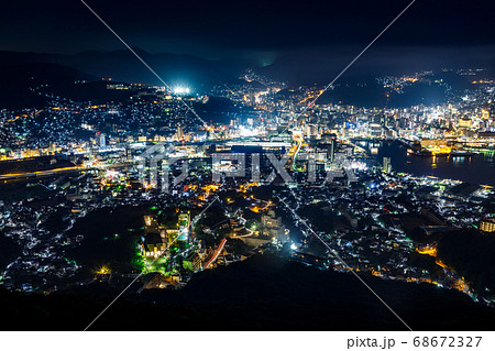 長崎稲佐山展望台から見た長崎港の夜景 68672327