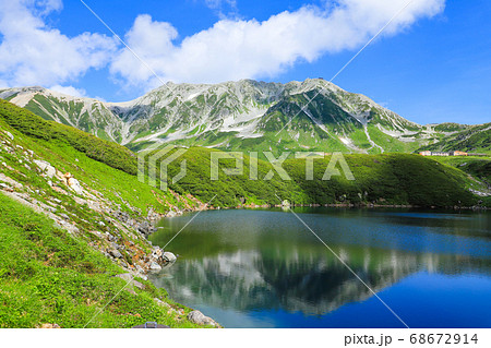 湖面が美しいみくりが池 立山 室堂 湖面が美しいみくりが池 立山 室堂 68672914
