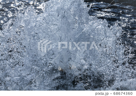 水しぶき 68674360