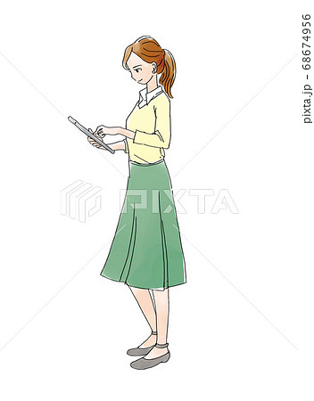 タブレットを操作する女性 タブレットを操作する女性 68674956
