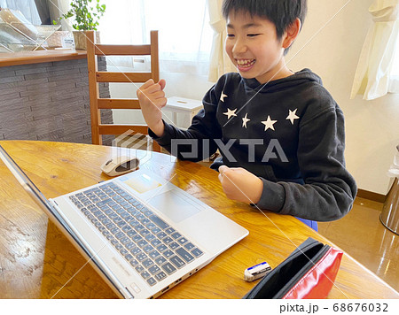 小学生のオンライン授業 小学生のオンライン授業 68676032