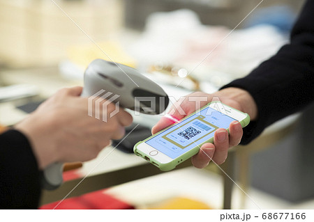 レジ　支払い　スマホ決済　キャッシュレス 68677166