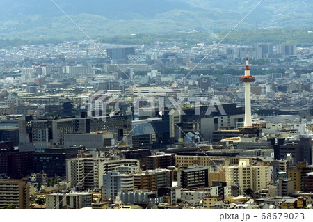 京都市営展望台 東山山頂公園 から見た京都タワーや京都駅の風景の写真素材