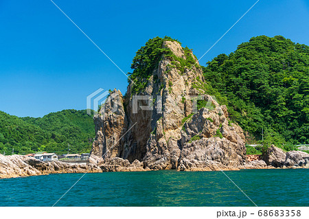 快晴の笹川流れと青い海 新潟県村上市 快晴の笹川流れと青い海 新潟県村上市 68683358