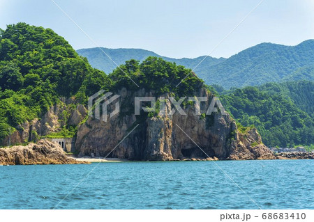 快晴の笹川流れと青い海 新潟県村上市 快晴の笹川流れと青い海 新潟県村上市 68683410