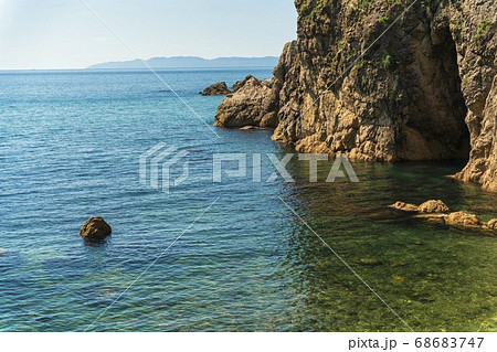 快晴の笹川流れと青い海 新潟県村上市 快晴の笹川流れと青い海 新潟県村上市 68683747