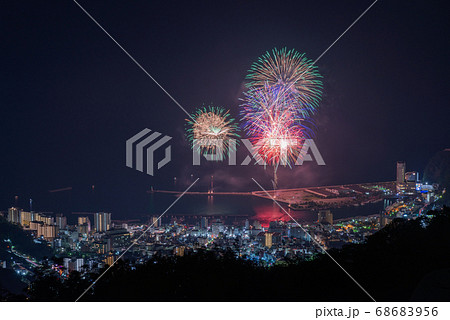 (静岡県)熱海100万ドルの夜景と海上花火 (静岡県)熱海100万ドルの夜景と海上花火 68683956