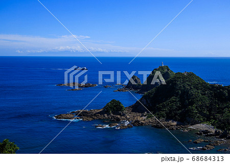 鹿児島県 佐多岬】 佐多岬展望所から佐多岬灯台とフェリー 68684313