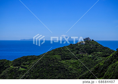 【鹿児島県 佐多岬】 佐多岬駐車場から佐多岬展望所と硫黄島と竹島 【鹿児島県 佐多岬】 佐多岬駐車場から佐多岬展望所と硫黄島と竹島 68684407