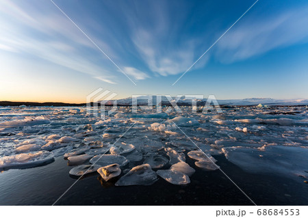 アイスランド ヴァトナヨークトル氷河 ヨークルスアゥルロゥン湖の写真素材