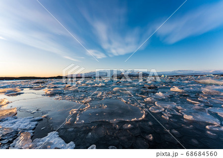 アイスランド ヴァトナヨークトル氷河 ヨークルスアゥルロゥン湖の写真素材